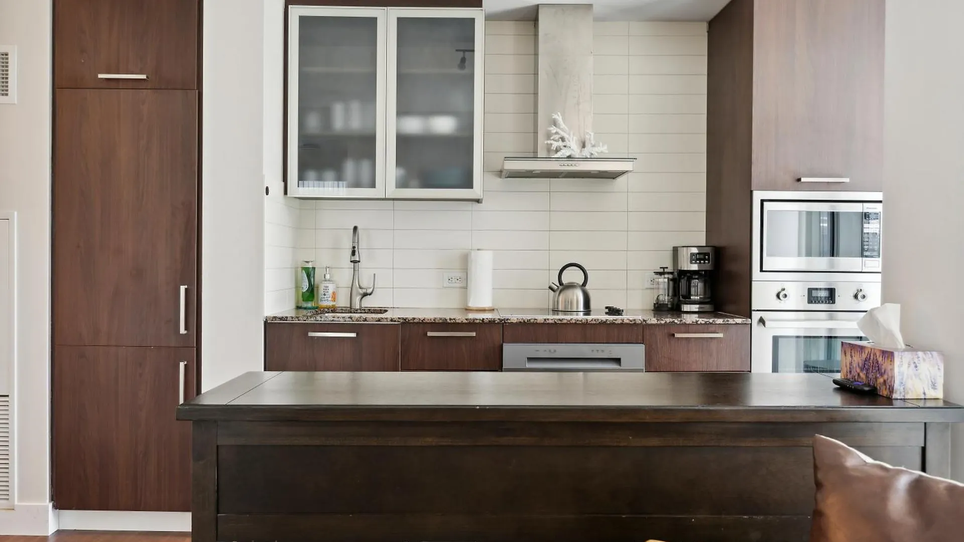 2Bd Modern Condo Steps From The Cn Tower トロント 0*,