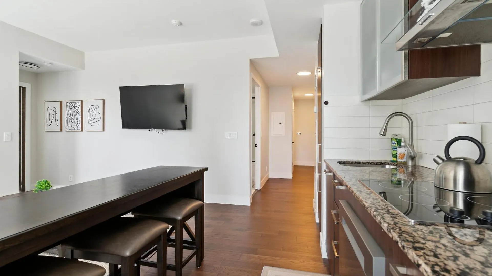 2Bd Modern Condo Steps From The Cn Tower トロント アパート