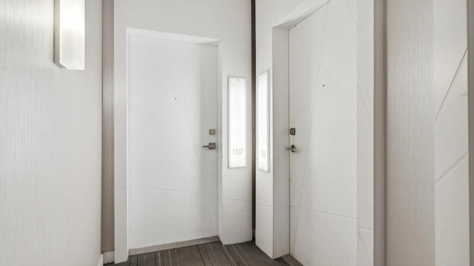 2Bd Modern Condo Steps From The Cn Tower トロント アパート